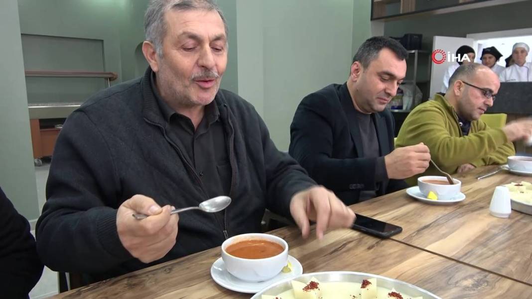 Yutulan çorba olur mu? Evet, Türkiye'de olur! Bu yöresel çorbayı ilk kez görenler şaşıp kalıyor 5